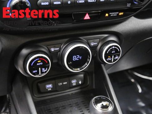 Used 2023 Hyundai Venue Limited image 21