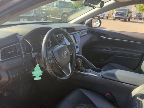 Used 2019 Toyota Camry SE FWD image 5