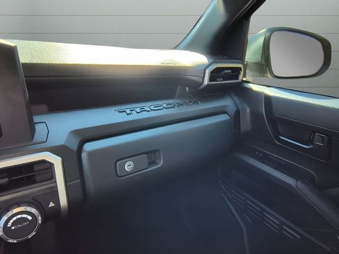 Used 2024 Toyota Tacoma SR image 29