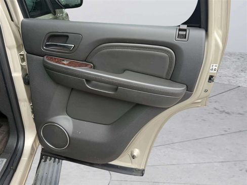 Used 2013 GMC Yukon Denali RWD image 18