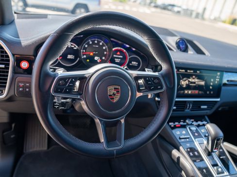 Certified 2023 Porsche Cayenne AWD/4WD image 13