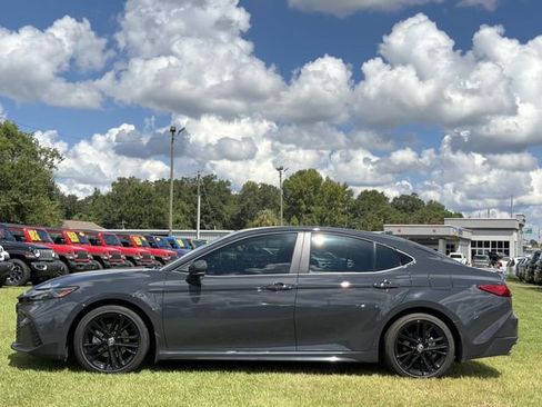 Used 2025 Toyota Camry SE FWD image 12