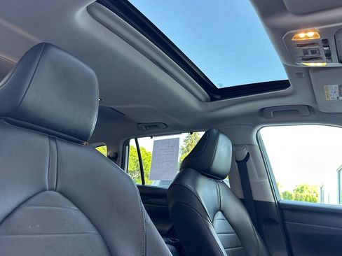 Used 2020 Toyota Highlander XLE AWD/4WD image 20