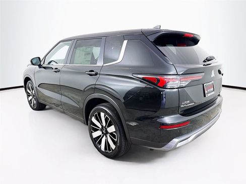 New 2025 Mitsubishi Outlander SE image 5