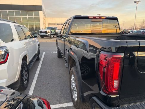 Used 2022 GMC Sierra 2500 Denali w/ Denali Ultimate Package image 9