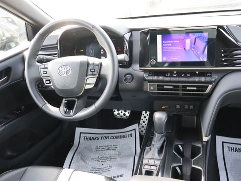 Used 2025 Toyota Camry SE image 15