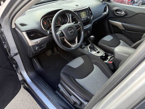 Used 2018 Jeep Cherokee Latitude image 8