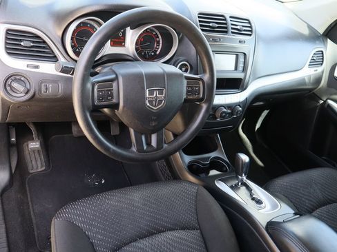 Used 2019 Dodge Journey SE FWD image 11