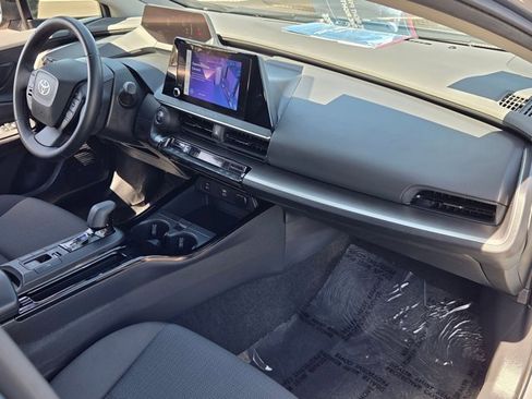 Used 2024 Toyota Prius LE image 21