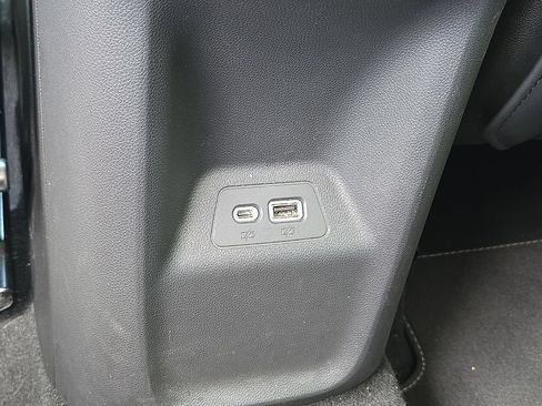 Used 2023 Buick Envision Essence FWD image 16