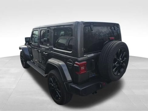 Used 2025 Jeep Wrangler Unlimited Sahara image 3