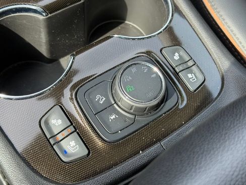 Used 2022 GMC Acadia AT4 w/ Technology Package AWD/4WD image 25