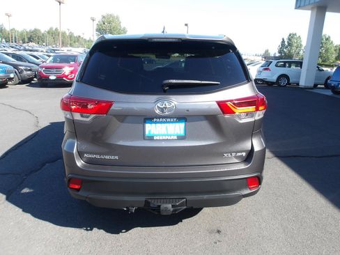 Used 2018 Toyota Highlander XLE AWD/4WD image 4