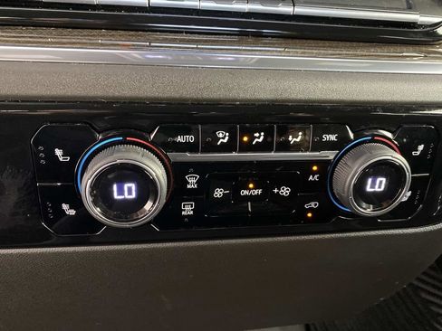 Used 2022 Chevrolet Silverado 1500 LT AWD/4WD image 21
