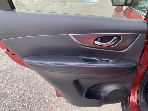 Used 2016 Nissan Rogue SV w/ SV Premium Package AWD/4WD image 14