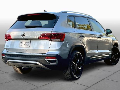 Certified 2023 Volkswagen Taos SE w/ Panoramic Sunroof Package image 13