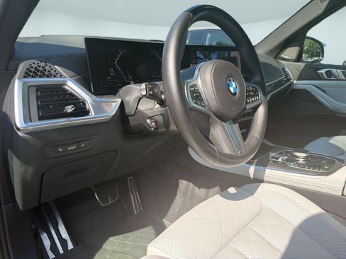 Used 2024 BMW X5 xDrive40i w/ M Sport Package AWD/4WD image 4