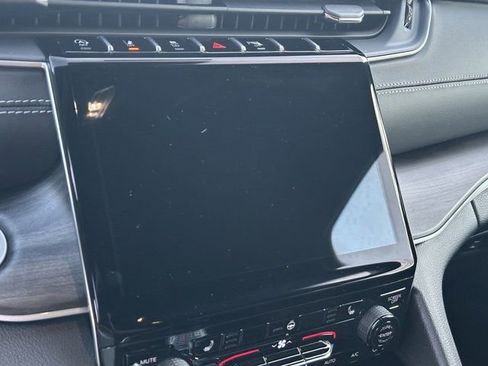 New 2025 Jeep Grand Cherokee Limited image 29