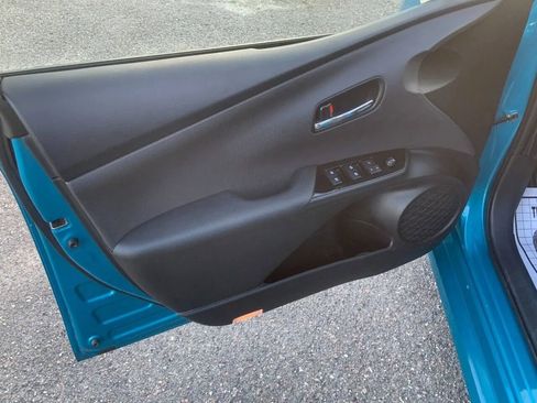 Used 2017 Toyota Prius Prime Advanced FWD image 6