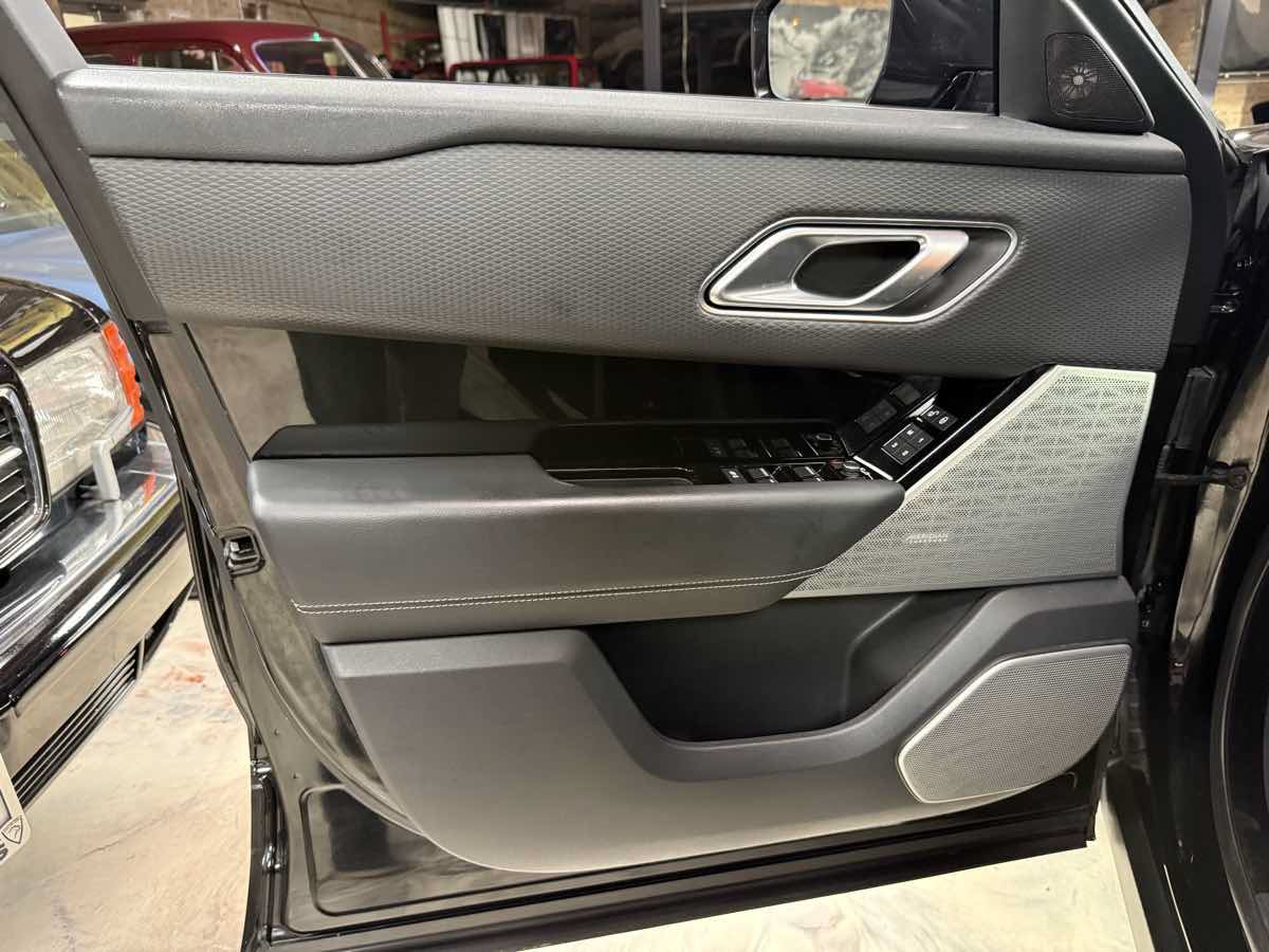 Used 2020 Land Rover Range Rover Velar R-Dynamic S AWD/4WD image 29