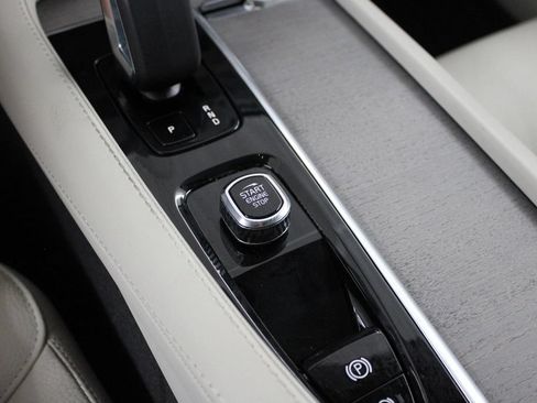 Certified 2024 Volvo XC90 B6 Plus w/ Protection Package Premier AWD/4WD image 40