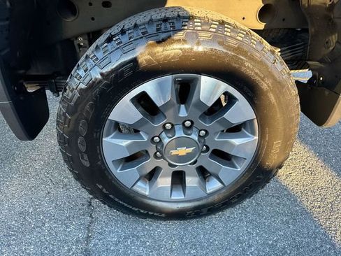 Used 2024 Chevrolet Silverado 2500 Custom w/ Custom Value Package image 10