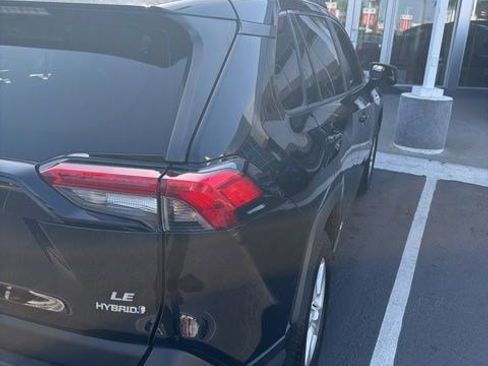Used 2019 Toyota RAV4 LE AWD/4WD image 3