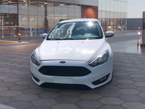 Used 2018 Ford Focus SE w/ SE Appearance Package FWD image 8