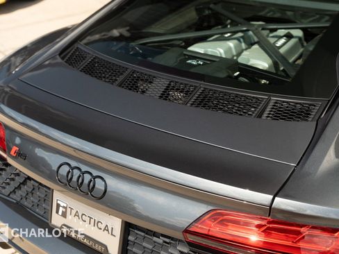 Used 2020 Audi R8 V10 w/ Carbon Exterior Package image 21