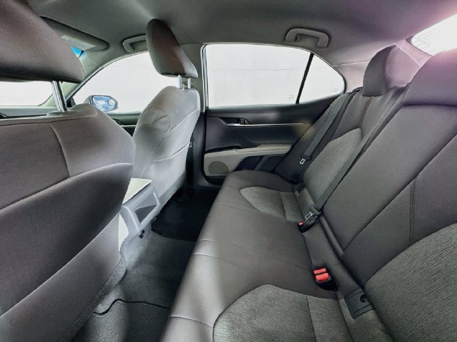 Used 2018 Toyota Camry LE FWD image 21
