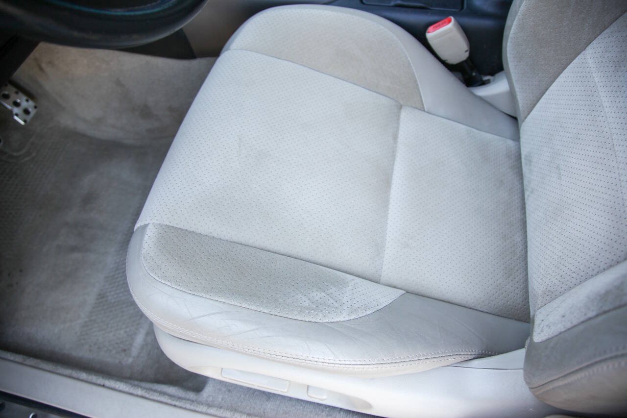 Used 2001 Lexus IS 300 w/ Leather Trim Pkg RWD image 36