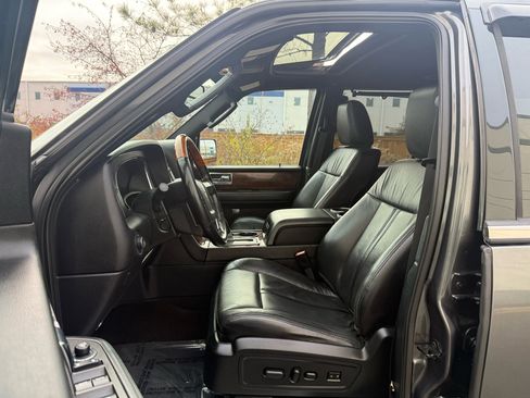 Used 2015 Lincoln Navigator 4WD 4dr image 14