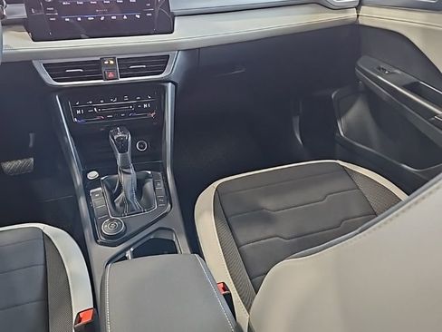 New 2026 Volkswagen Taos SE image 23