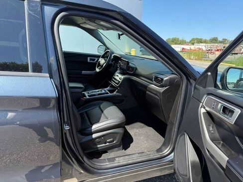 Used 2022 Ford Explorer XLT w/ Equipment Group 202A image 37