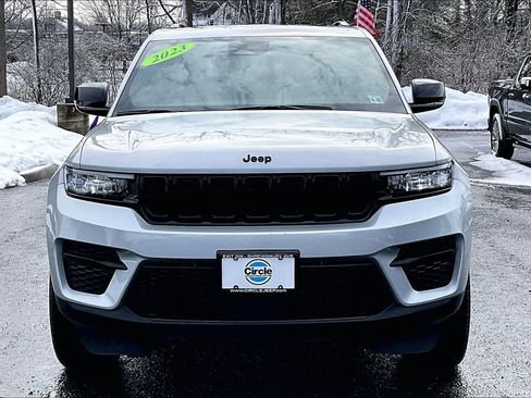 Certified 2023 Jeep Grand Cherokee Altitude image 3