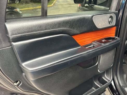 Used 2019 Lincoln Navigator Select RWD image 30