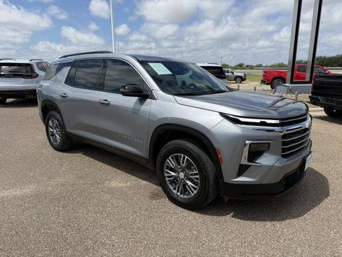 Used 2026 Chevrolet Traverse LT FWD image 40
