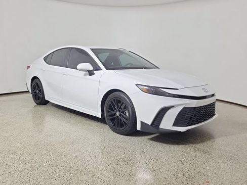 Used 2025 Toyota Camry SE FWD image 4