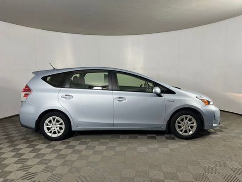 Used 2016 Toyota Prius V Five image 4