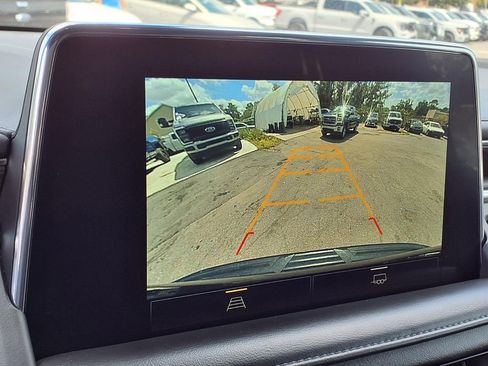Used 2022 Chevrolet Suburban LT RWD image 26
