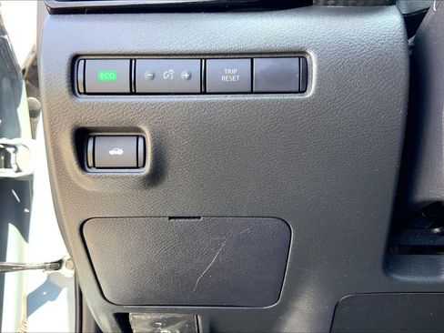 Used 2024 Nissan Sentra SR FWD image 33