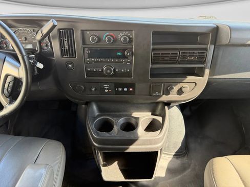 Used 2017 Chevrolet Express 2500 RWD image 19