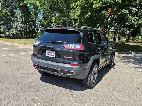 Used 2019 Jeep Cherokee Trailhawk w/ Comfort/Convenience Group AWD/4WD image 3