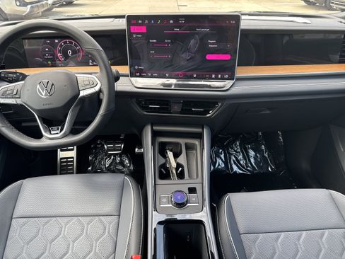 New 2026 Volkswagen Tiguan SEL R-Line AWD/4WD image 15