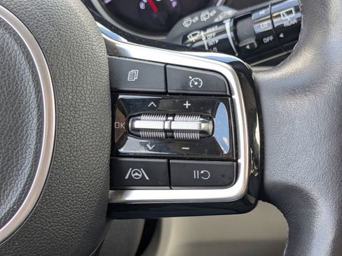 Used 2024 Kia Carnival LX FWD image 30