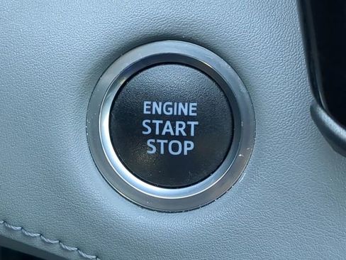 Used 2021 Toyota Highlander L image 34