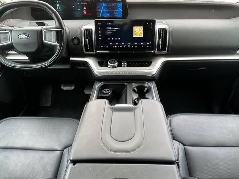 Used 2025 Ford Expedition Platinum AWD/4WD image 13