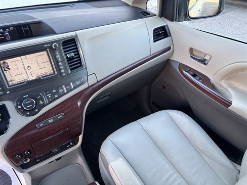 Used 2013 Toyota Sienna Limited image 25