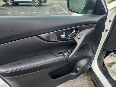Used 2019 Nissan Rogue S w/ Special Edition Package AWD/4WD image 10