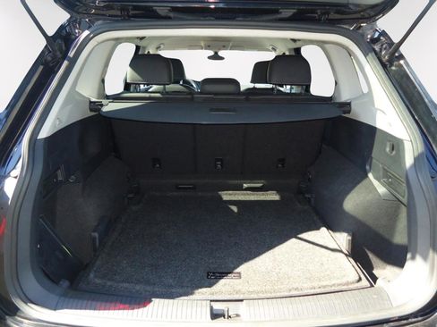 Used 2021 Volkswagen Tiguan SE image 29